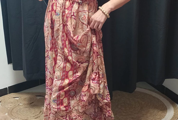 femmes portant des vetements de mode feminine street wear boheme casual