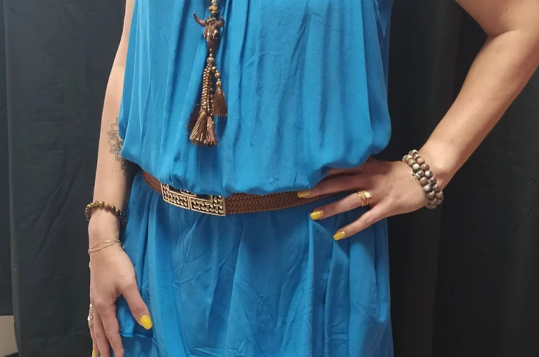 femmes portant des vetements de mode feminine street wear boheme casual