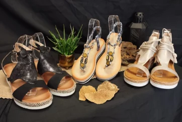 Mise en ambiance de plusieurs paires de chaussures femmes légères et agréables